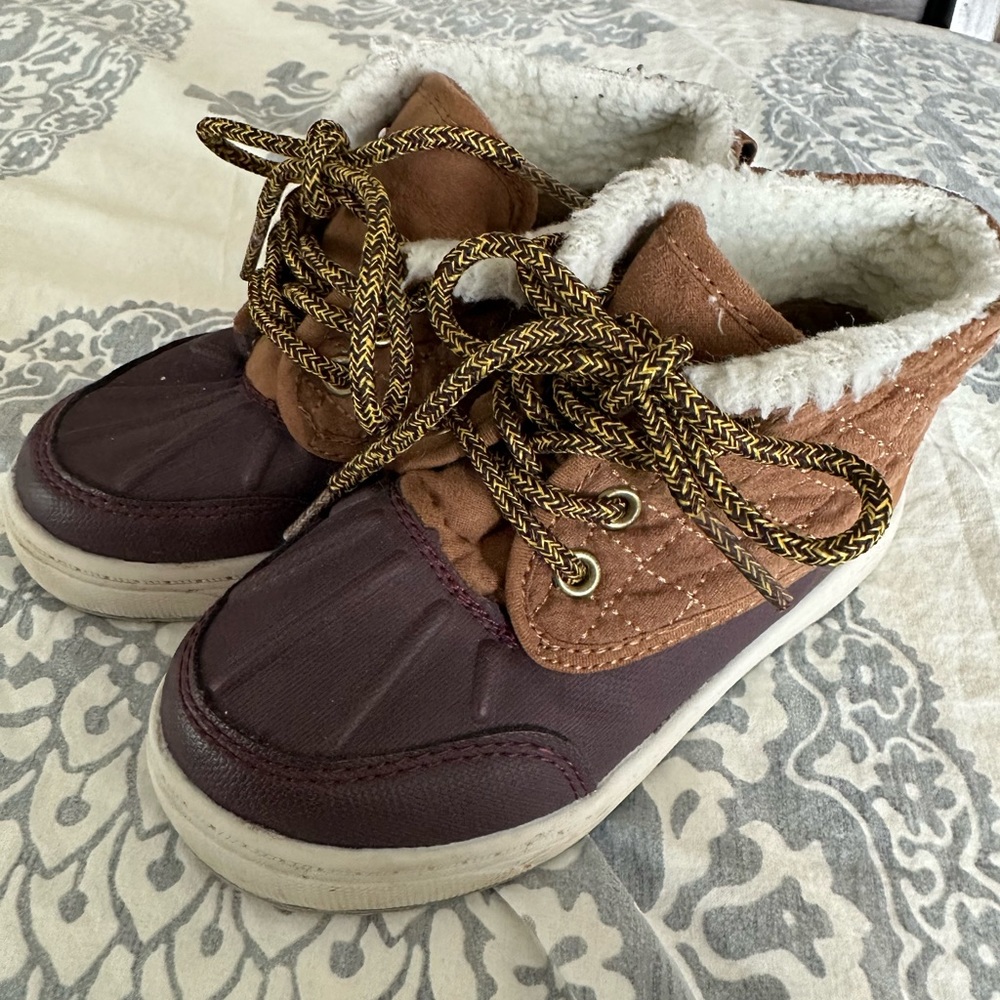 Boys shoes
